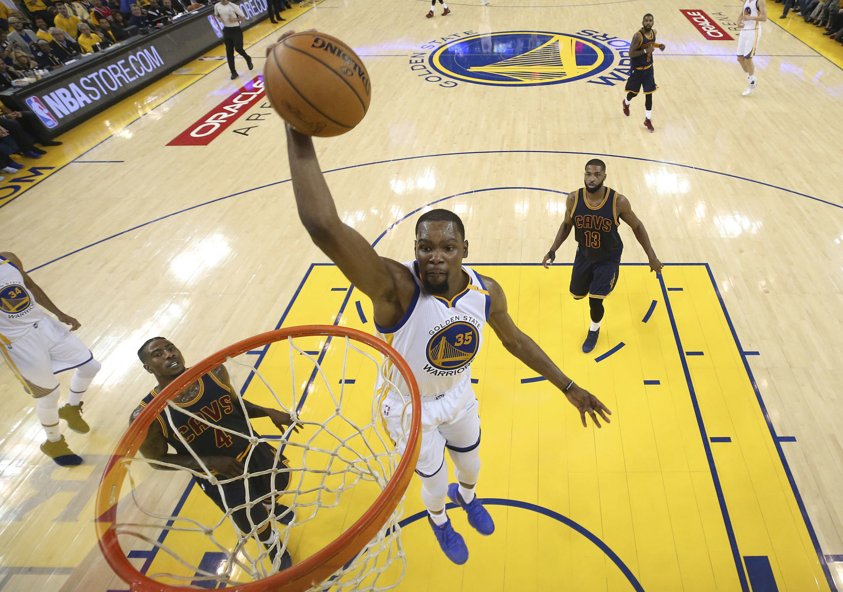 2017: Kevin Durant lifts Warriors to Game 1 win in NBA Finals
